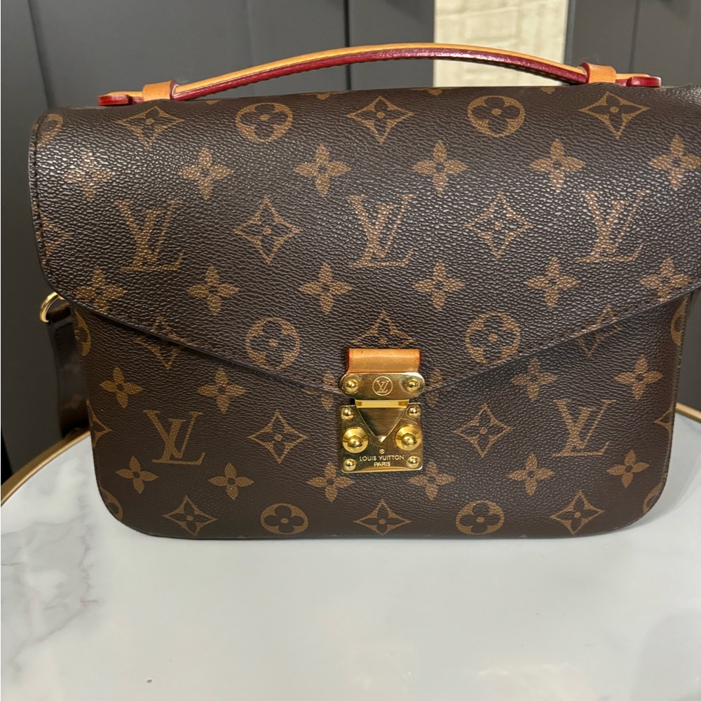 Louis Vuitton Pochette Métis